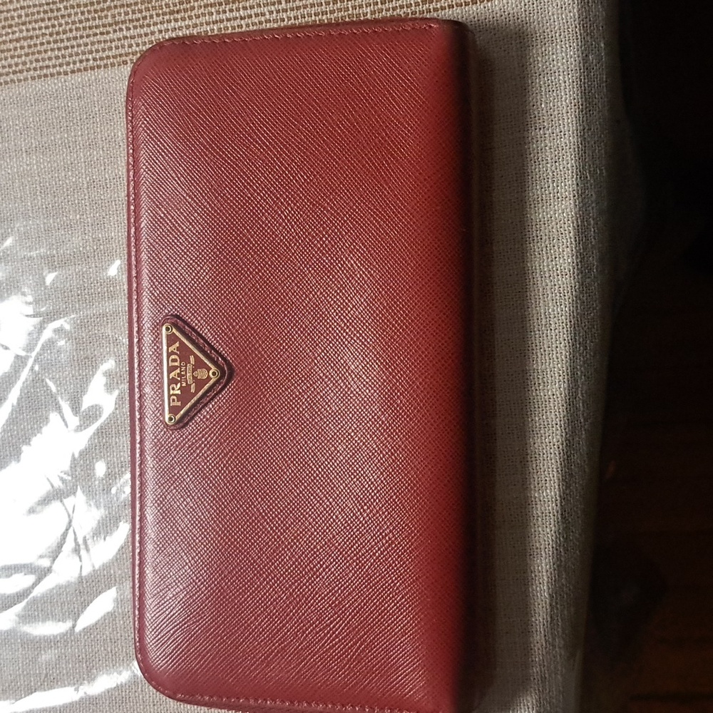 Pre-loved Red Prada Saffiano wallet